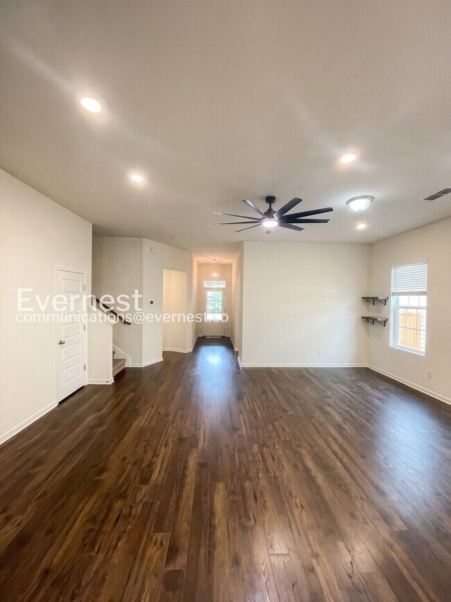 Building Photo - 806 Sunset View Dr