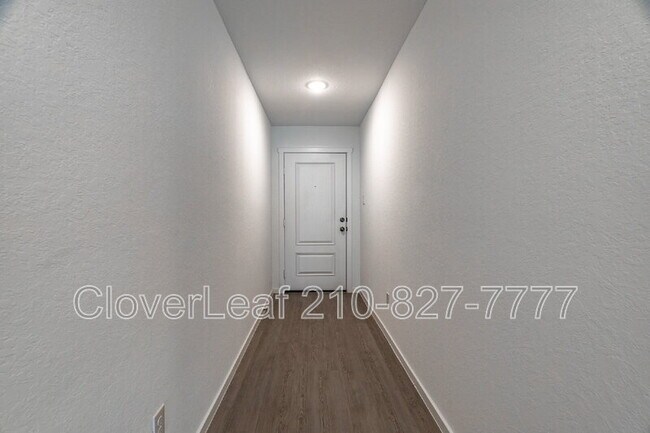 Foto del edificio - 469 Wolf Crest Blvd