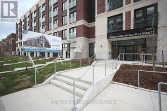 Building Photo - 370 South St