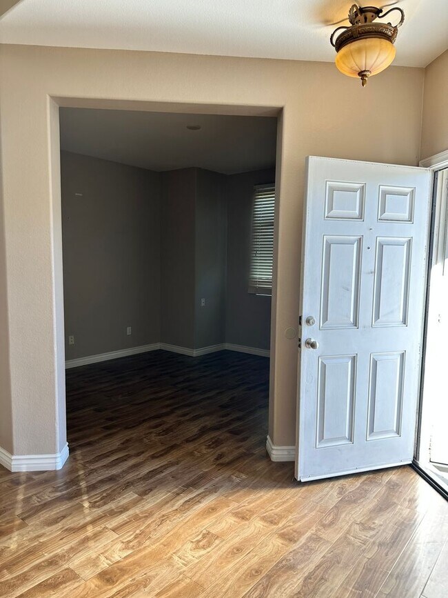 Foto del edificio - Spacious 4-Bedroom Home in Prime Moreno Valley Location
