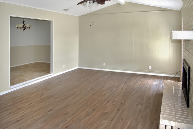 Foto del edificio - 1524 Timber Creek Dr