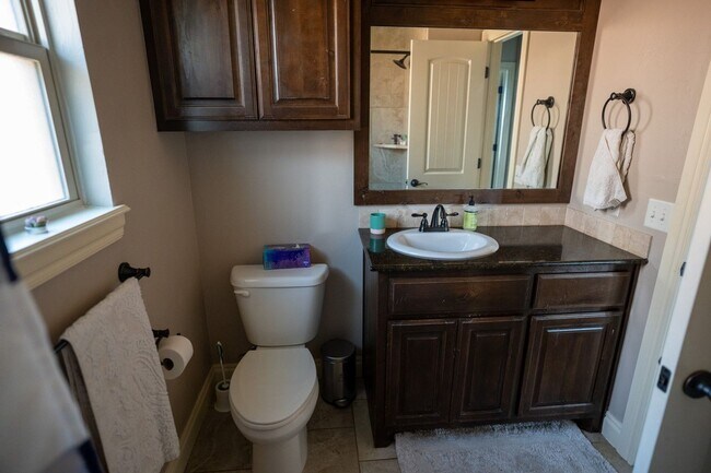 Foto del edificio - Beautiful Eastlake Home, easy access to Ft...