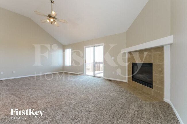 Building Photo - 9301 NE Paw Paw Dr