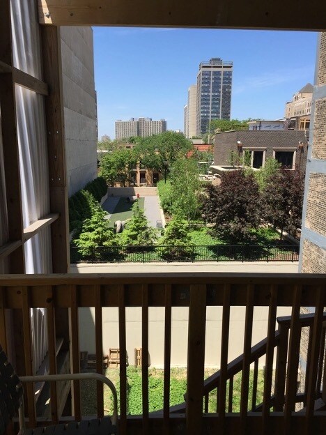 Foto del edificio - 448 W St James Pl