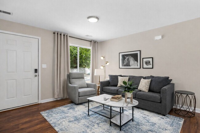 Foto del edificio - 18447 Sharon Ln