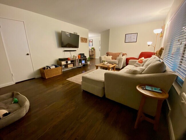 Foto del edificio - 7622-7624 MAIN STREET