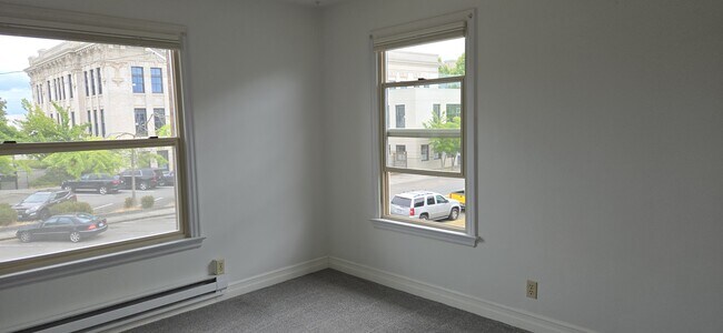 Foto del edificio - 2404 Hoyt Ave