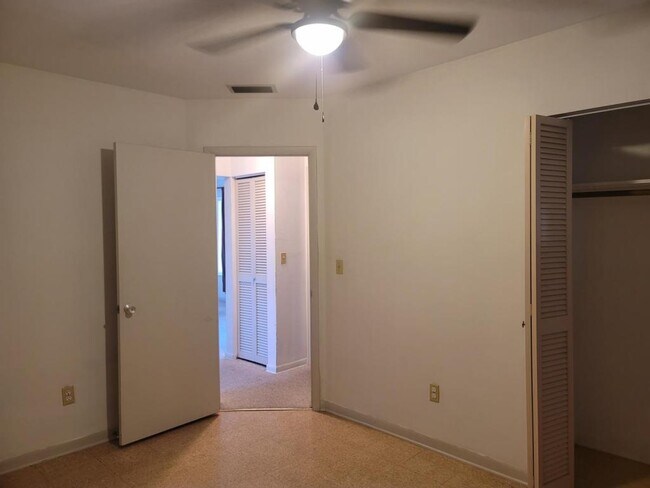 Foto del edificio - 7026 Catalina St.