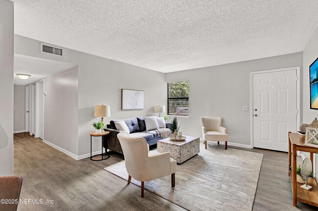 Foto del edificio - 10825 Key Haven Blvd