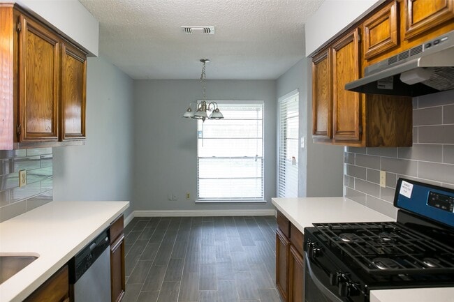 Foto del edificio - 12051 Creekhurst Dr