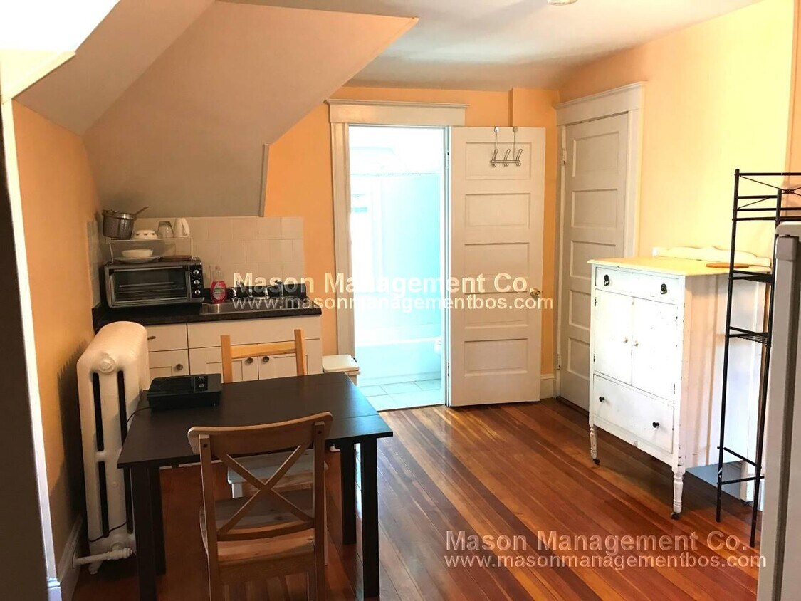 Primary Photo - 401 Boylston St