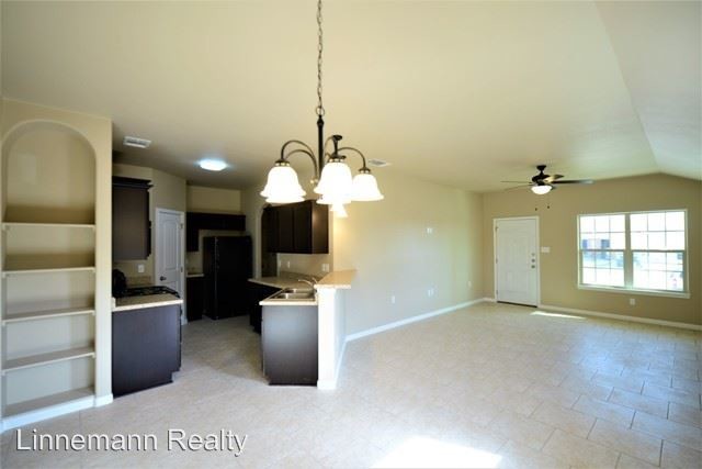 Building Photo - 1206 Vanguard Ln