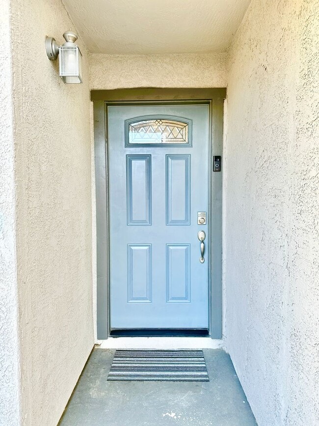 Building Photo - Beautiful, Single-Story, Updated, Private ...