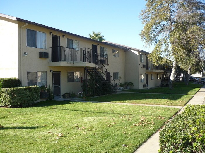 Primary Photo - 962 S Mollison Ave