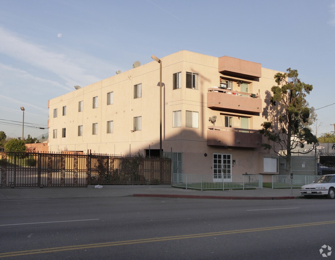 Primary Photo - 635 N Virgil Ave