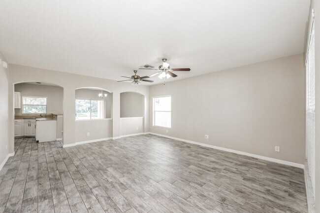Building Photo - 8015 Terrace Ridge Dr