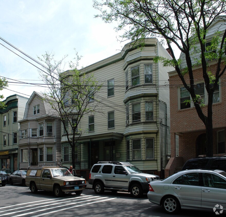 Primary Photo - 202-204 Van Buren St