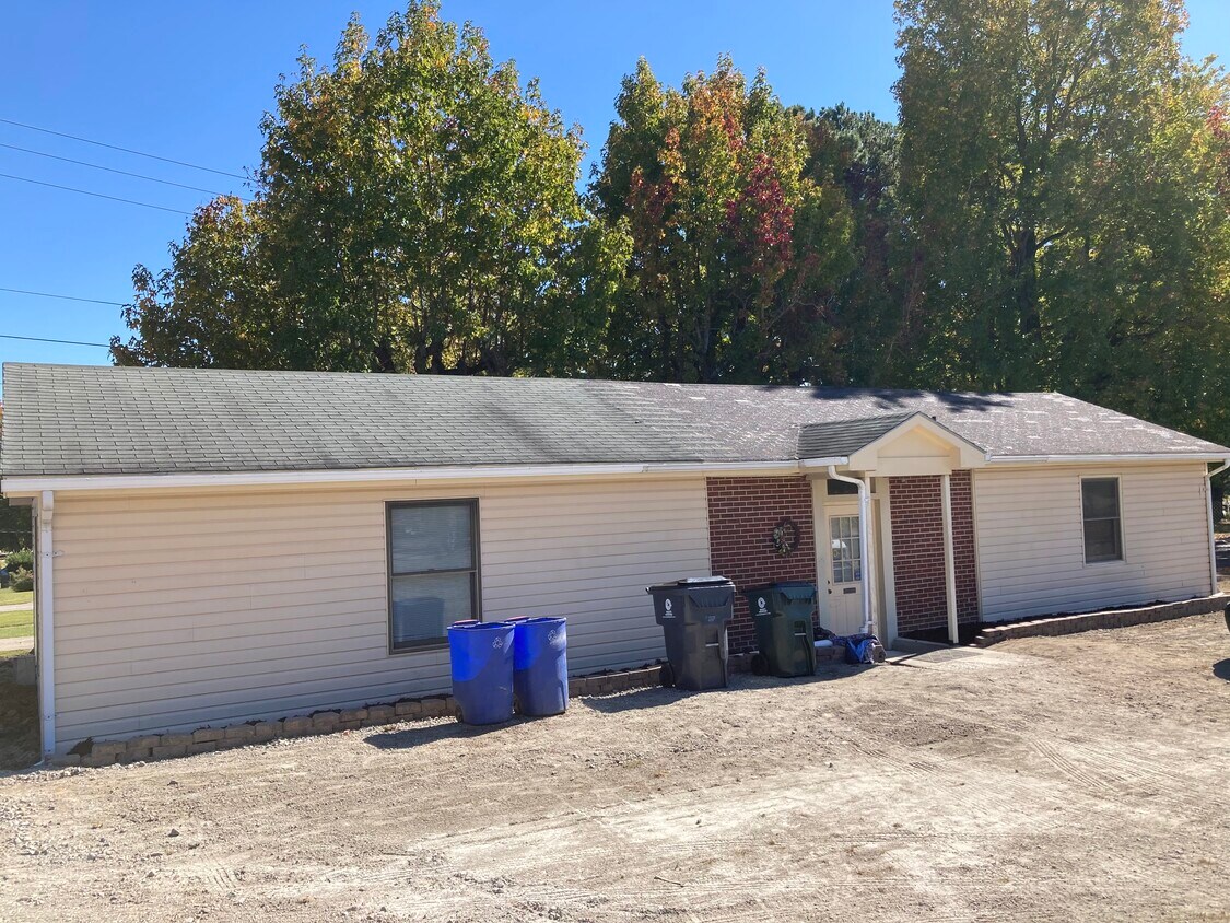 698 Northington St, South Hill, VA 23970 Apartments in South Hill, VA