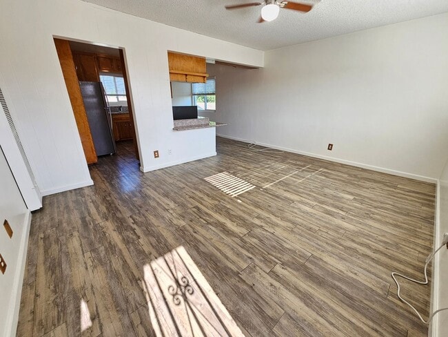 Building Photo - 1064R