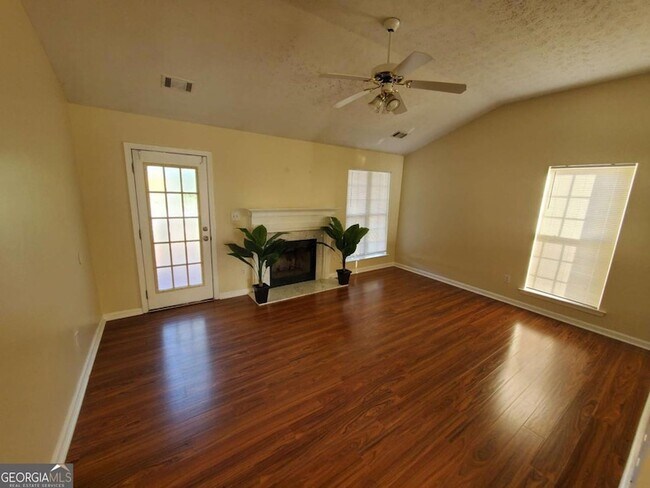 Building Photo - 5450 Twin Lakes Dr