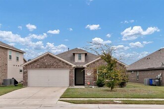 Building Photo - 5100 Royal Springs Dr