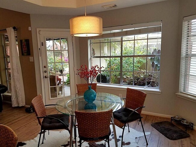 Foto del edificio - 6206 McDonald Ct