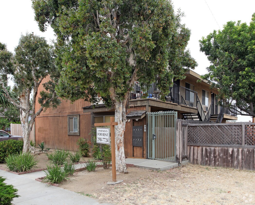 Primary Photo - 3753 CHEROKEE Ave