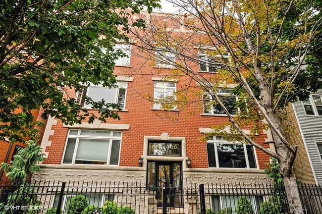 Building - 3328 N Sheffield Ave