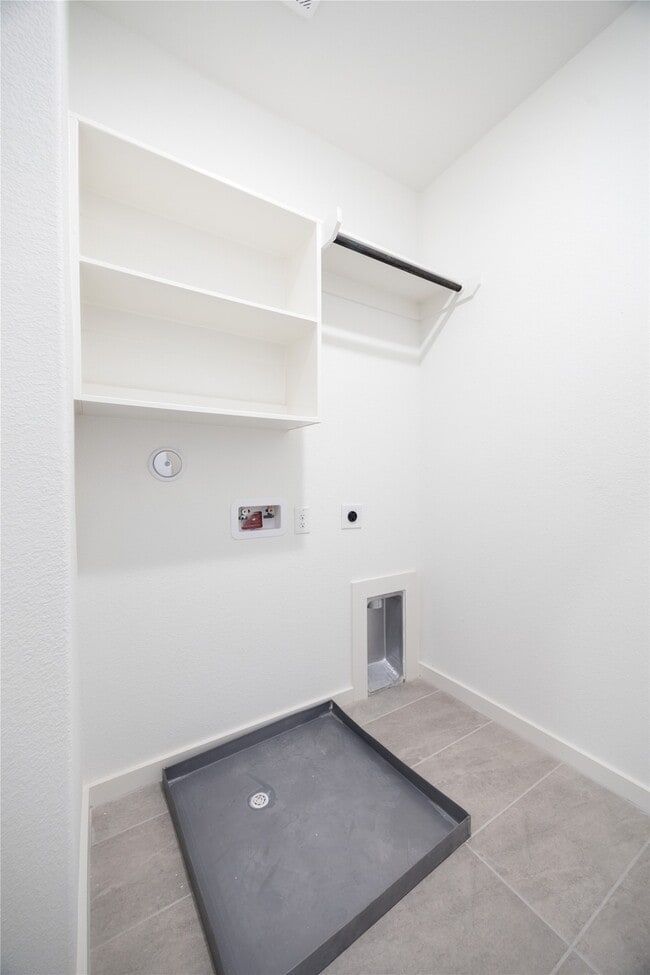 Building Photo - 2035 Longmire Villas Ct