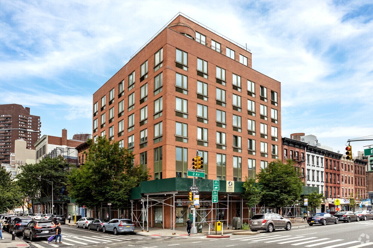 Primary Photo - Crown Condominium