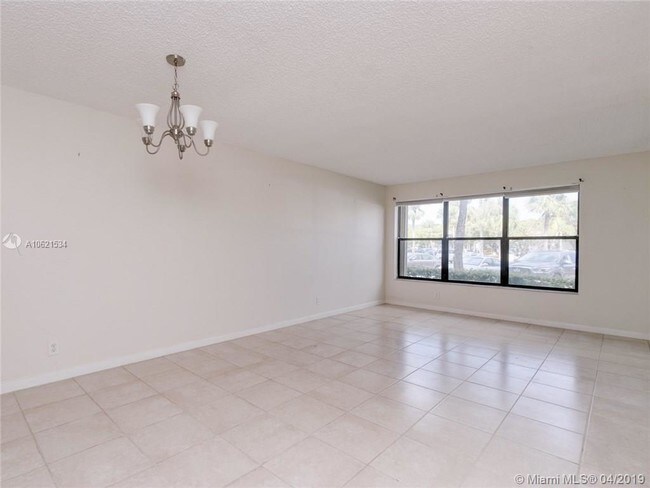 Building Photo - 2316 S Cypress Bend Dr