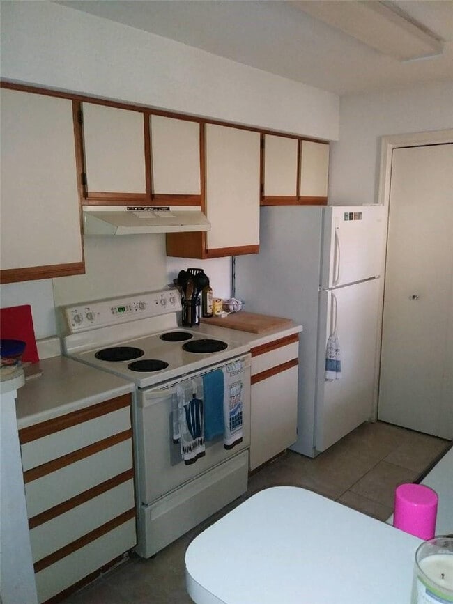 Foto del edificio - 833 Riverside Dr