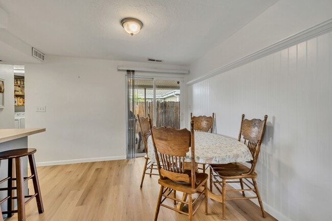 Building Photo - 1517 S 700 W
