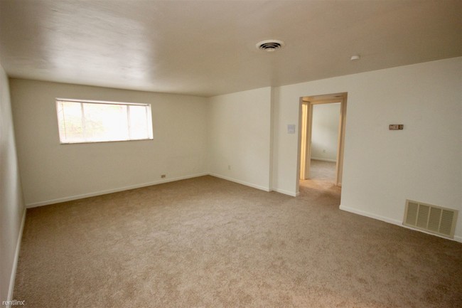 Building Photo - 2 br, 1 bath  - Laurel Gardens Apartments
