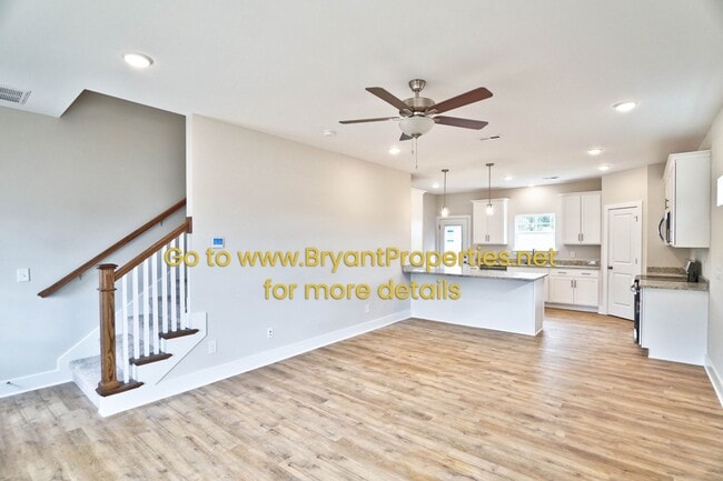 Building Photo - 615 Vrabel Rd