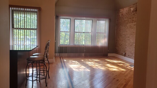 Building Photo - 4847 S Vincennes Ave