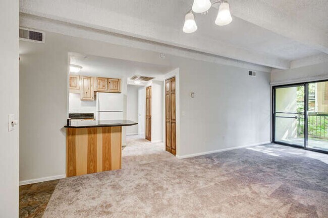 Building Photo - Ten Mile Island Condos- Beautiful 2Bed/2Ba...