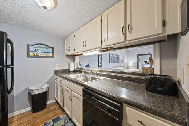 Building Photo - 344 E Beach Blvd