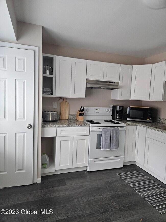 Building Photo - 7 Spa Cir