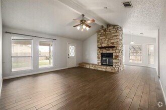Building Photo - 2107 Laura Ct