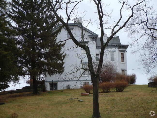 Building Photo - 716 Mount Hope Ave