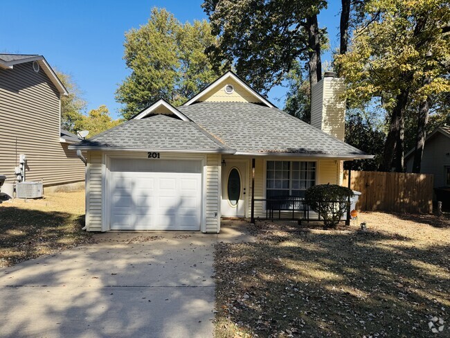 Front - 201 Austin Cir