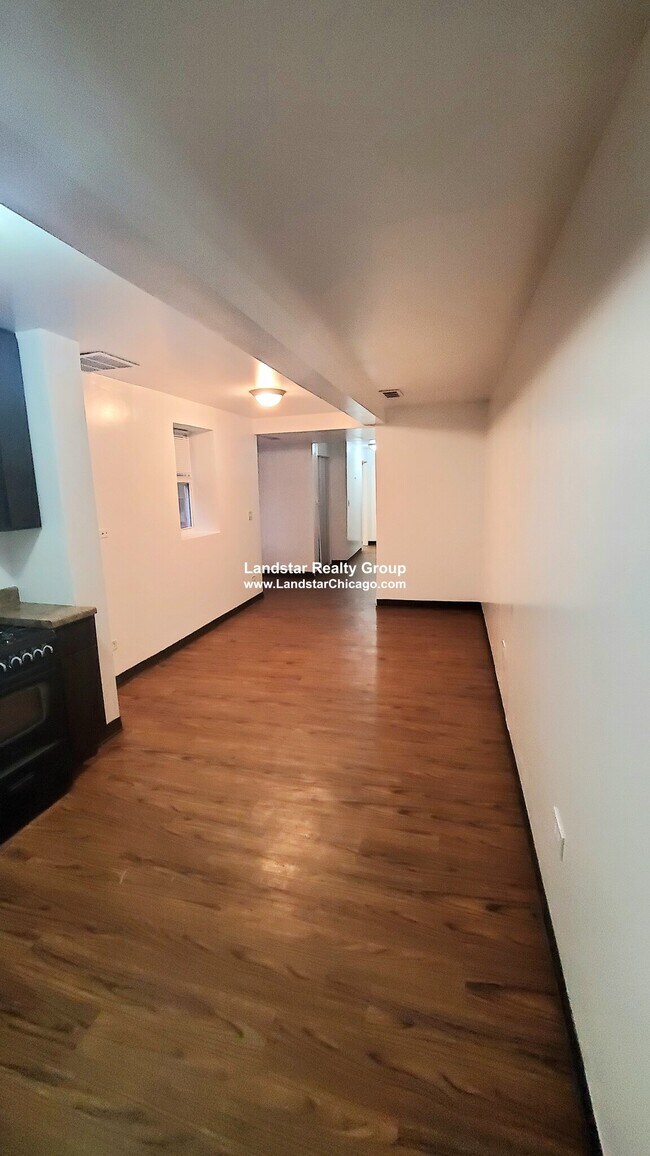 Foto del edificio - 6302 N Oakley Ave