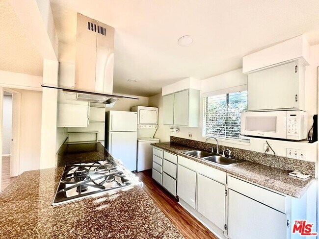 Building Photo - 11120 Exposition Blvd