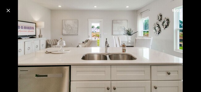 Foto del edificio - 4501 Pendragon Cir