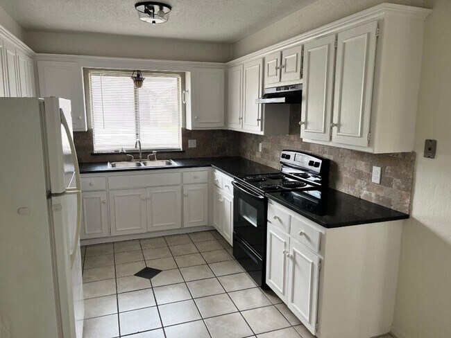 Foto del edificio - 3 Bed 2 Bath Home For Lease NOW!!