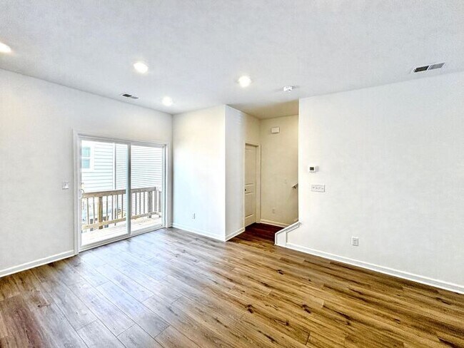 Building Photo - Modern Comfort Meets Convenient Living: Sp...