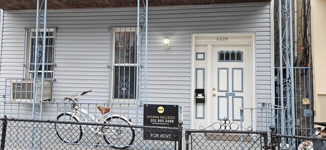 Foto del edificio - 4528 Brown St