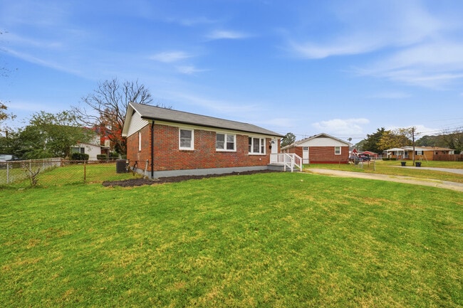 Photo - 913 Dandridge Dr House