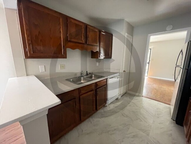Building Photo - 3 Beds & 2.5 Baths House | No pets allowed...